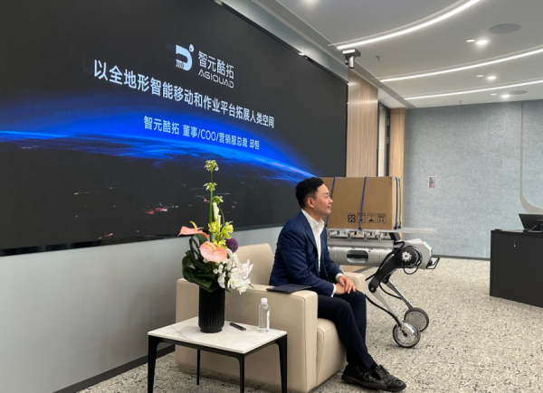 智元自曝中型四足机器人卖到没库存，称市面上机器狗大多没有脑子