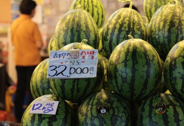 一只西瓜3万韩元：韩国人的夏天，怎么突然变贵了？