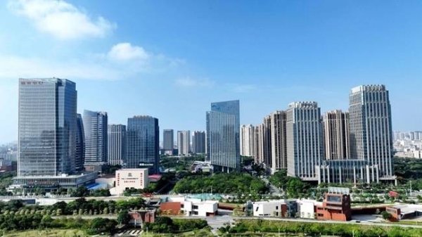 一双鞋，如何撑起一座“全球高地”？