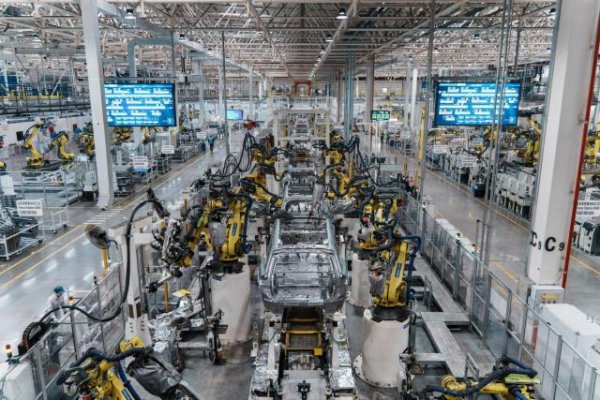 增速从25.3%到-0.6% 汽车怎么成了社零最大拖后腿者？